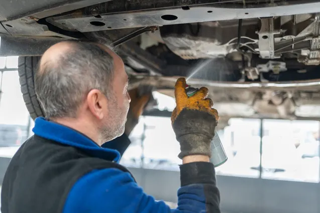 Soluciones químicas IONICS para mantenimiento automotriz e industrial
